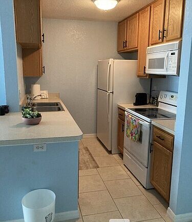 3rd image of 220 Columbia Dr APT 10