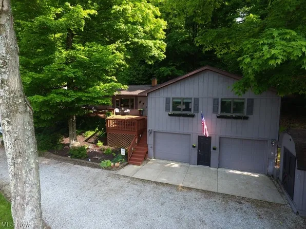 9280 Lakewood Dr NE, Mineral City, OH 44656