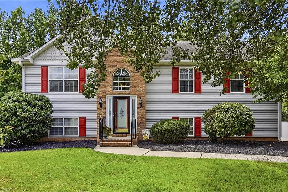 1st image of 120 Hazelwood Ct