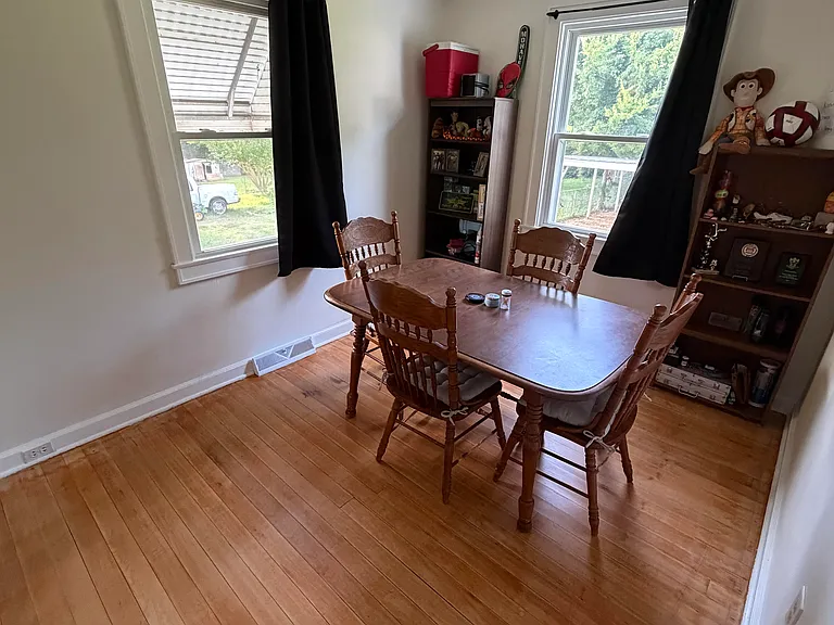 202 Mayfield Dr — Photo 8