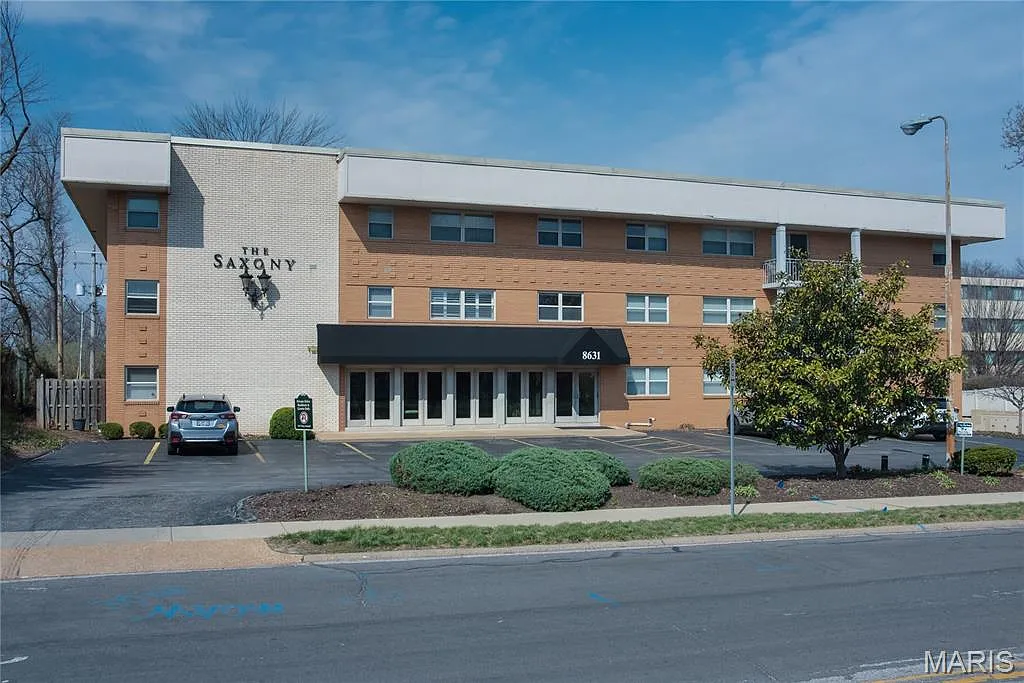 8631 Old Bonhomme Rd APT 2C photo 1
