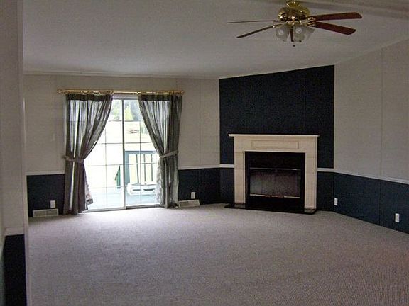 great room w/fireplace