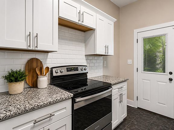 5th image of 2044 Vinton Ave