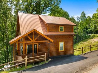 1446 Silver Poplar Ln, Sevierville, TN 37876