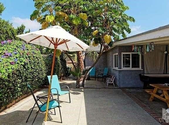 Side patio w/concrete slab