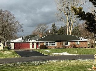 8296 Vernon Cir, Williamsville, NY 14221