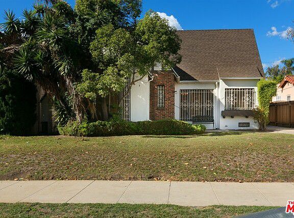 2nd image of 147 N Poinsettia Pl