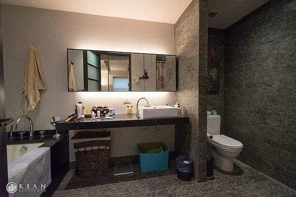 Rented by Kian Realty | media 19