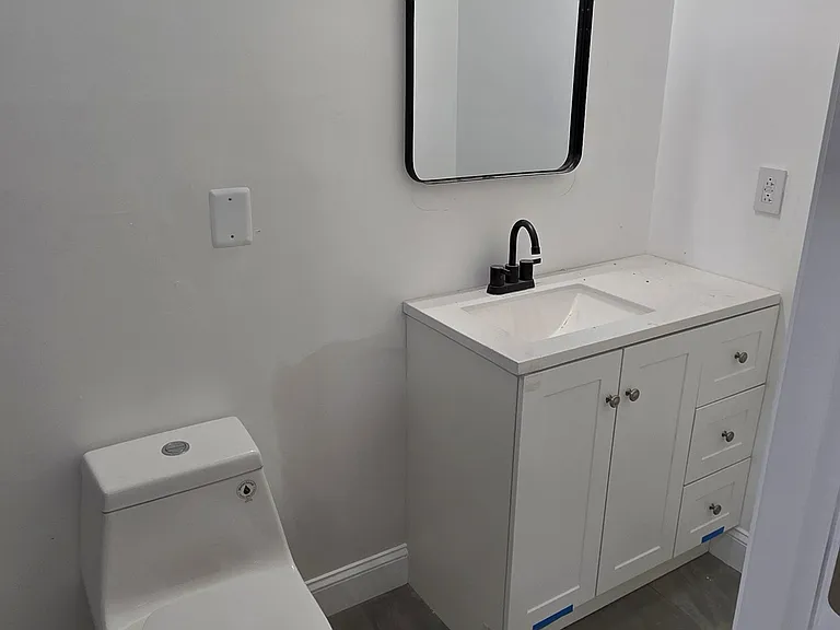 222 N Glover St — Photo 8