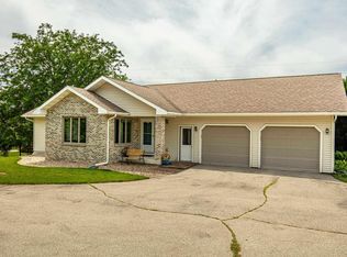 W5676 Rolling Acres Ln, Monroe, WI 53566