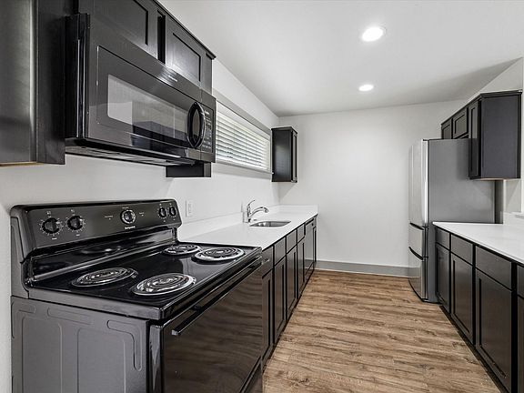 2nd image of 4300 Rosslyn Rd APT 26