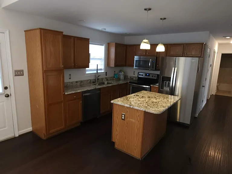 6917 Vanderbilt Ave — Photo 25