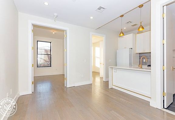 5th image of 162 Stuyvesant Ave #7E