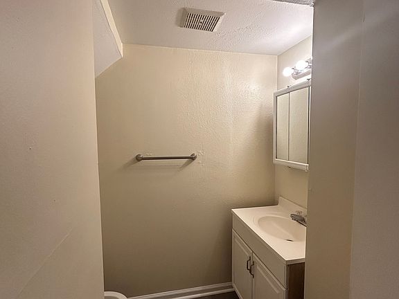 3rd image of 328 Duke Dr APT D