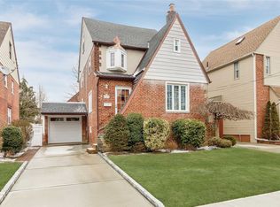 143 Amherst Rd, Valley Stream, NY 11581