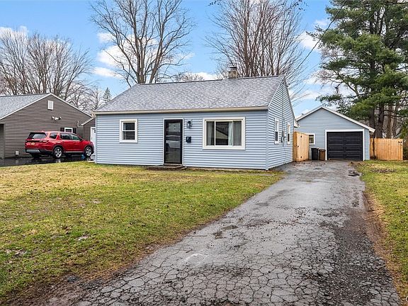 3rd image of 27 Waterbury Dr
