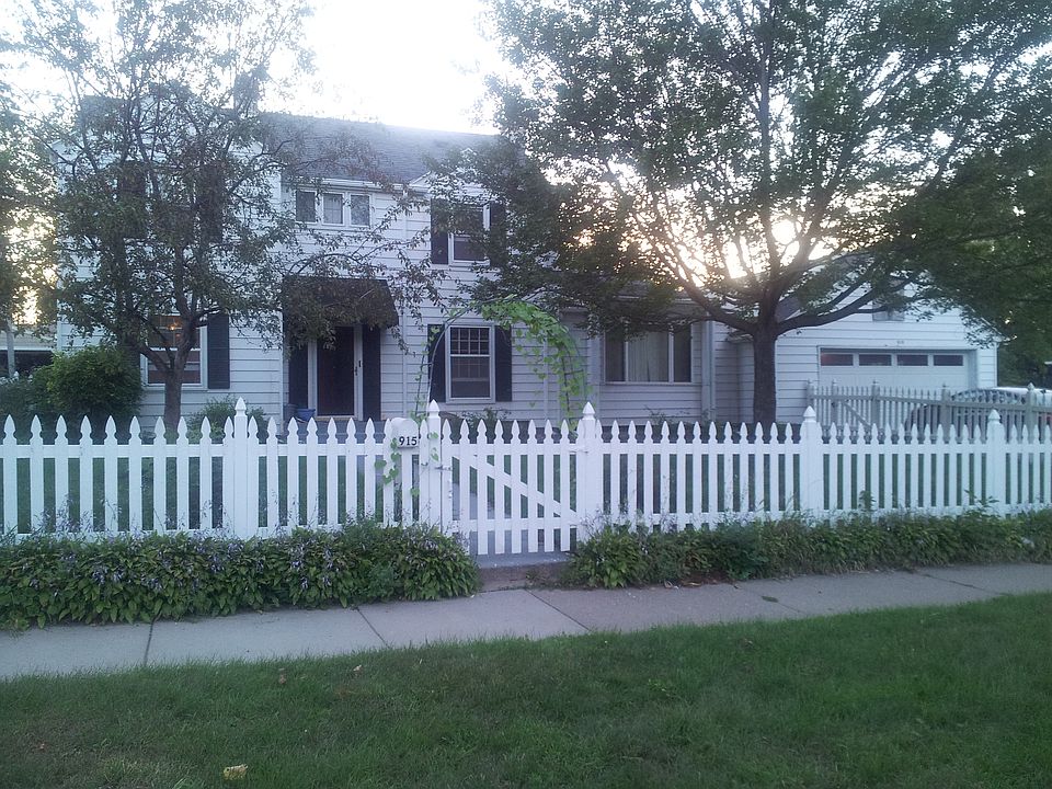1st image of 915 Winslow Ave
