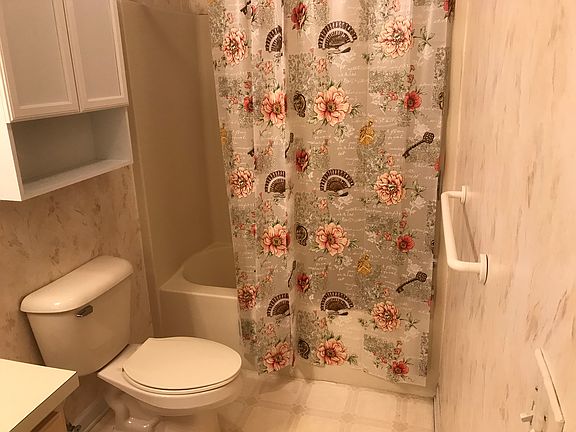 4th image of 4903 Oakhill Dr #1