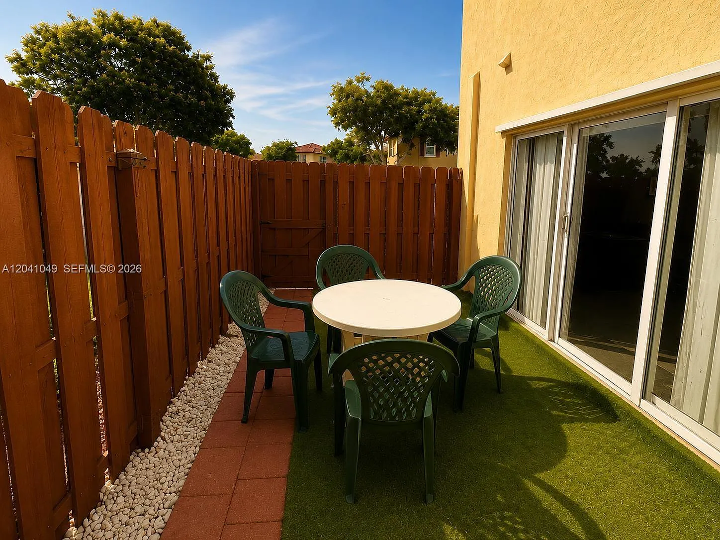 3 bed, 2.5 bath, $2,100 — Photo 4