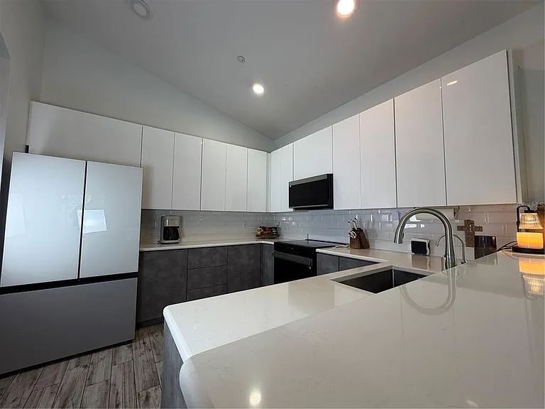 9305 Green Dragon St — Photo 17