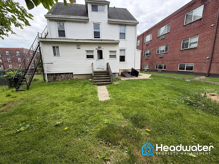 1520 Elmwood Ave — Photo 11