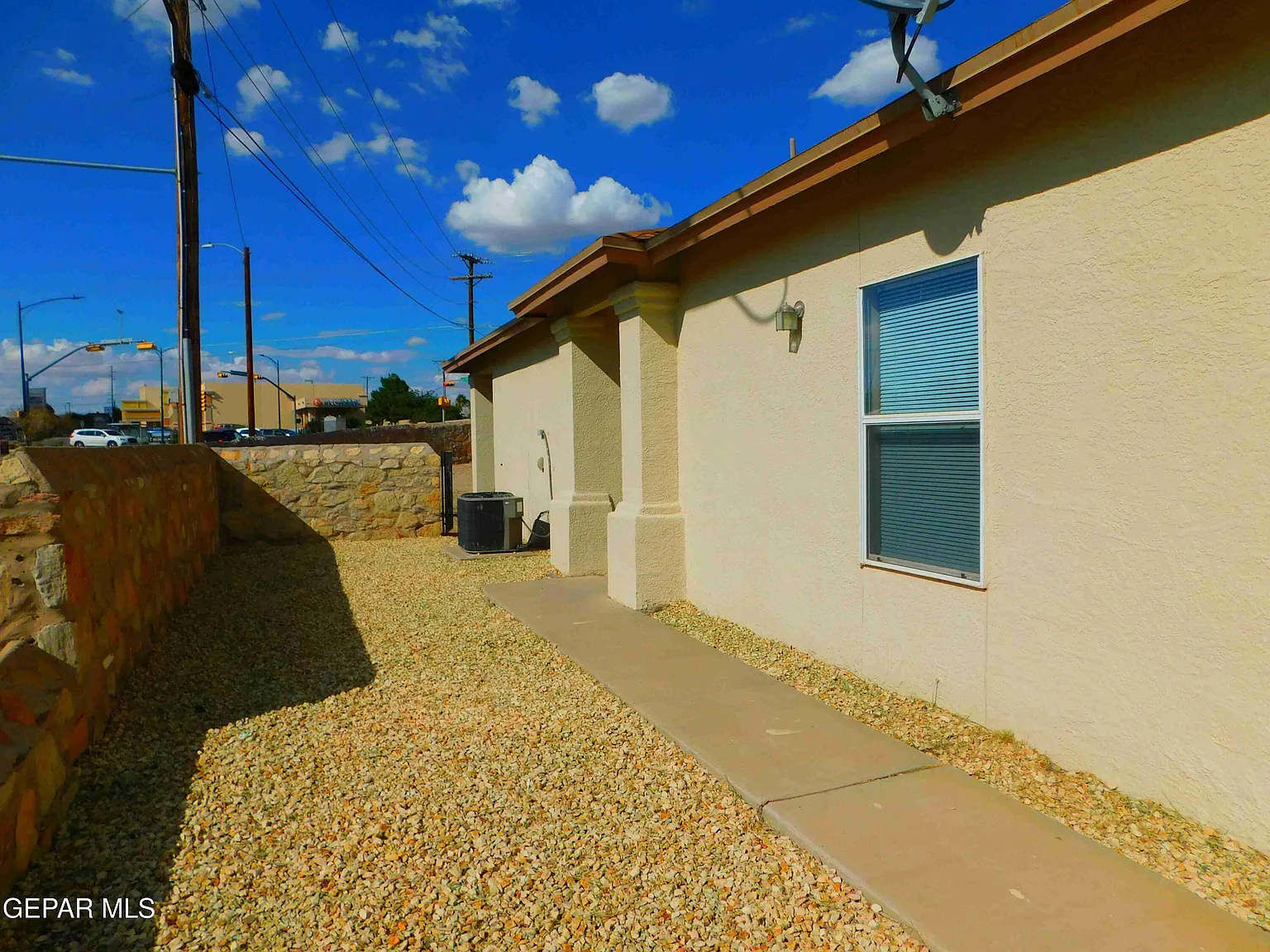 3 bed, 2.0 bath, 1259 sqft, $1,295 — Photo 4