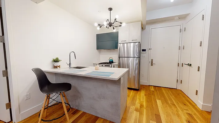 Rented by Arwell Realty | media 32