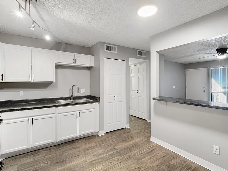 Sunrise on Bethany - Classic Unit Kitchen