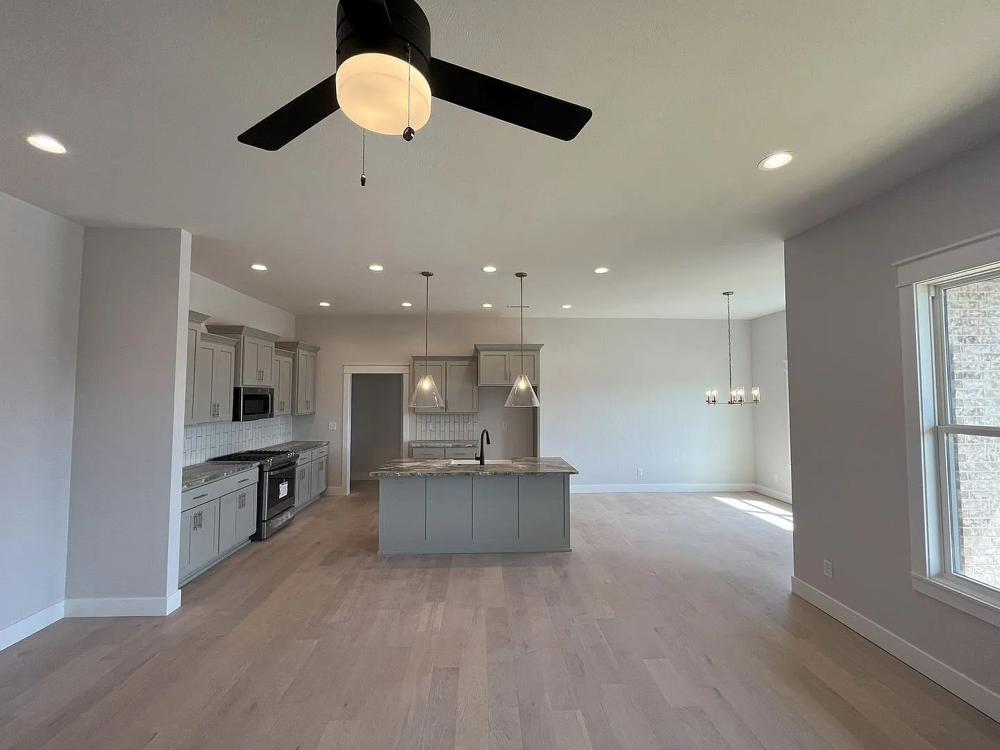 Beautiful Brand-New 4 Bedroom, 2 Bath Home On A Cul-de-Sac In The Exclusive Lion's Gate Neighborh... — Photo 3