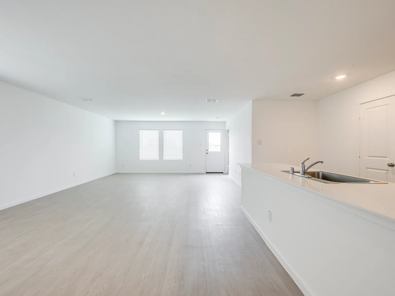 4945 Draper Ridge Dr — Photo 2