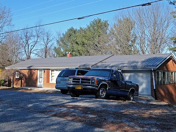 4th image of 320 White Pine Dr