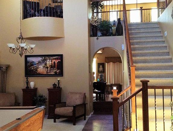 2nd image of 2713 W Redwood Ln