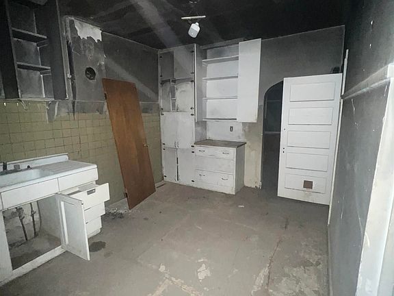 4th image of 1114 W 20th St