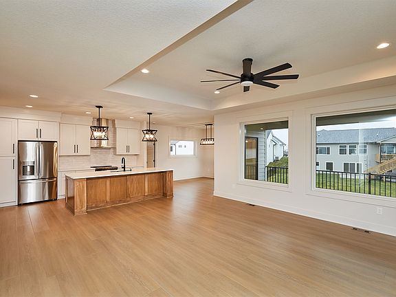 5th image of 4637 179th St