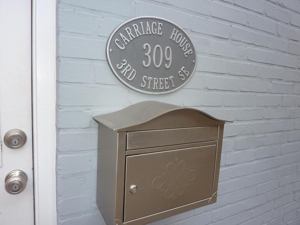 Charming Historic Renovated Carriage House.