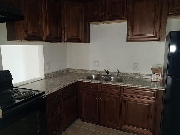 3rd image of 604 E Garden St #4