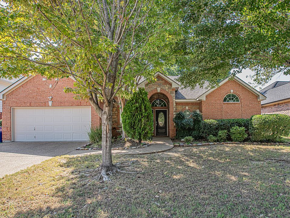 1st image of 613 Everglade Dr