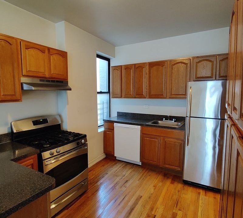 1st image of 718 W 178th St #41