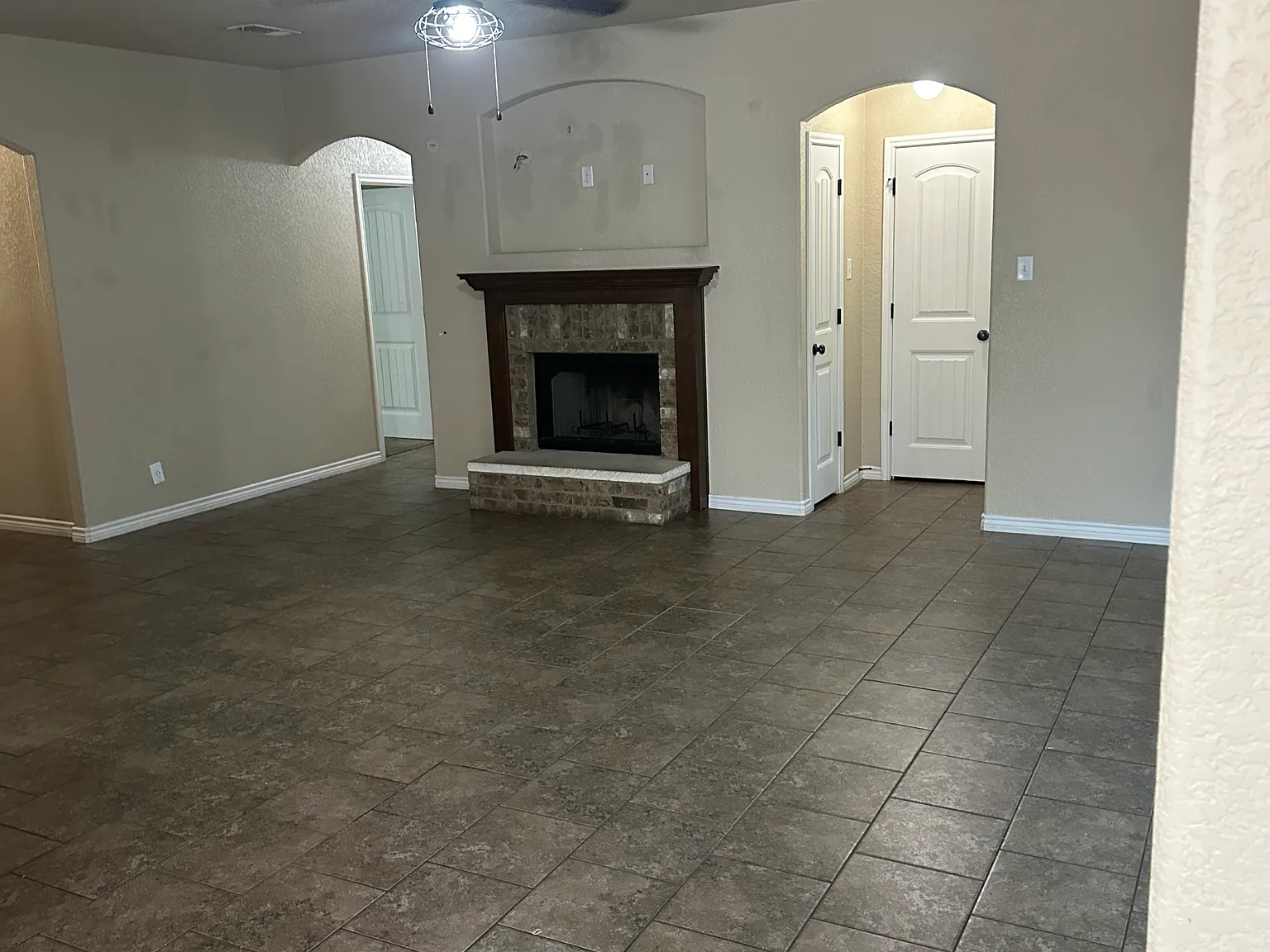 4 bed, 1881 sqft, $2,150 — Photo 4