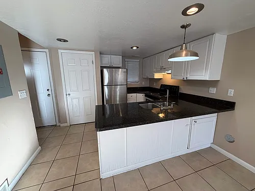 460 Elm St #3 Photo 1