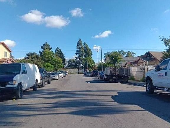 4th image of 1630 E 87th Pl