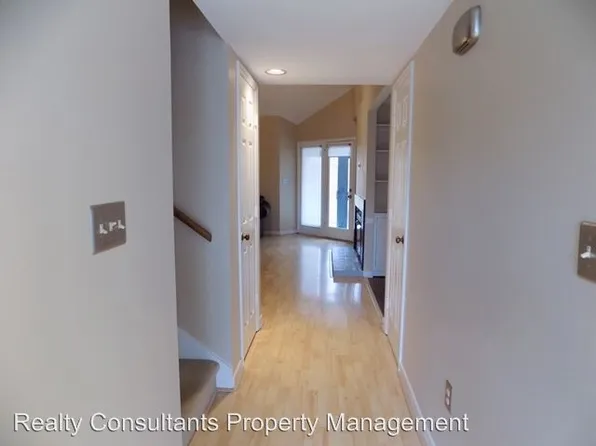 206 B N Lindell Rd, Greensboro, NC 27403