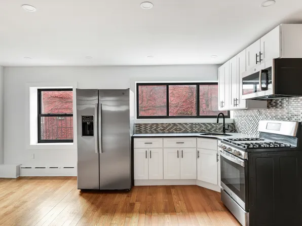 318 Van Brunt Street image 3 of 8