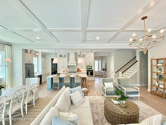 5th image of 126 PALM CREST Drive