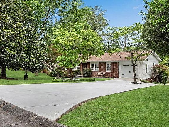 3rd image of 1109 Azalea Cir