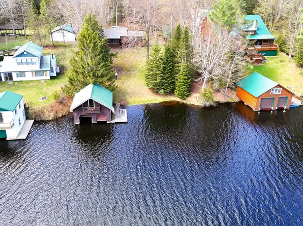 98 Westside Rd, Owls Head, NY 12969