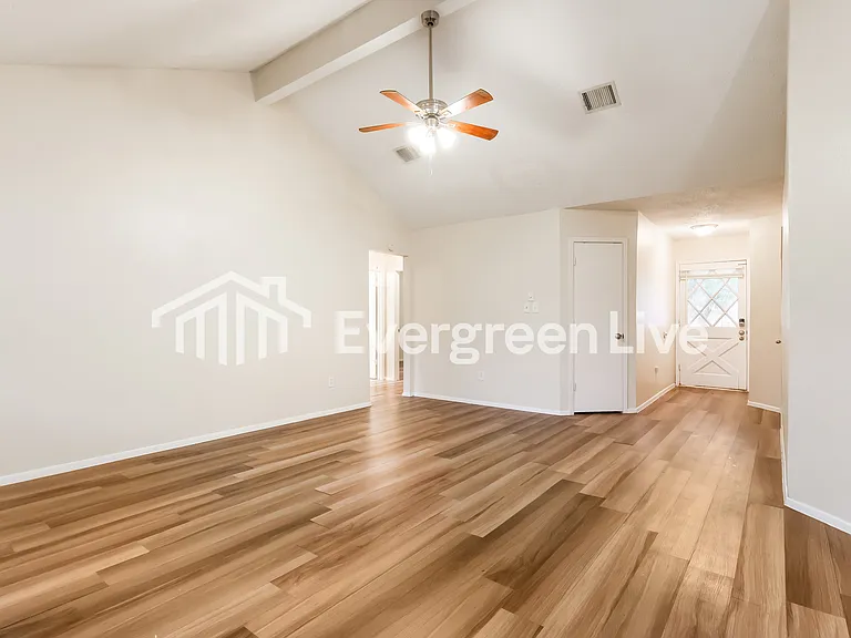 16326 Dew Drop Ln — Photo 4