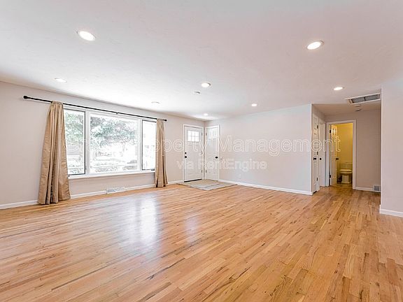 5th image of 270 Beryl Way