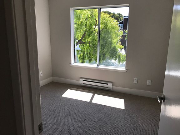 5th image of 4 Marina Lakes Dr