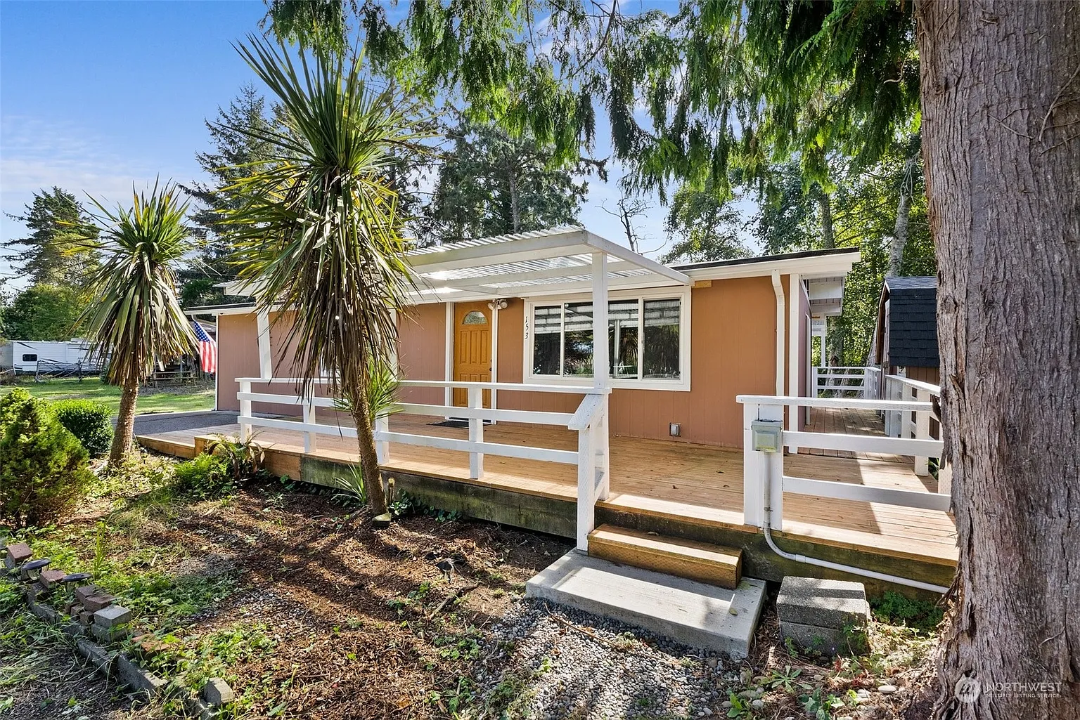 153 S Pleasant Drive photo 1